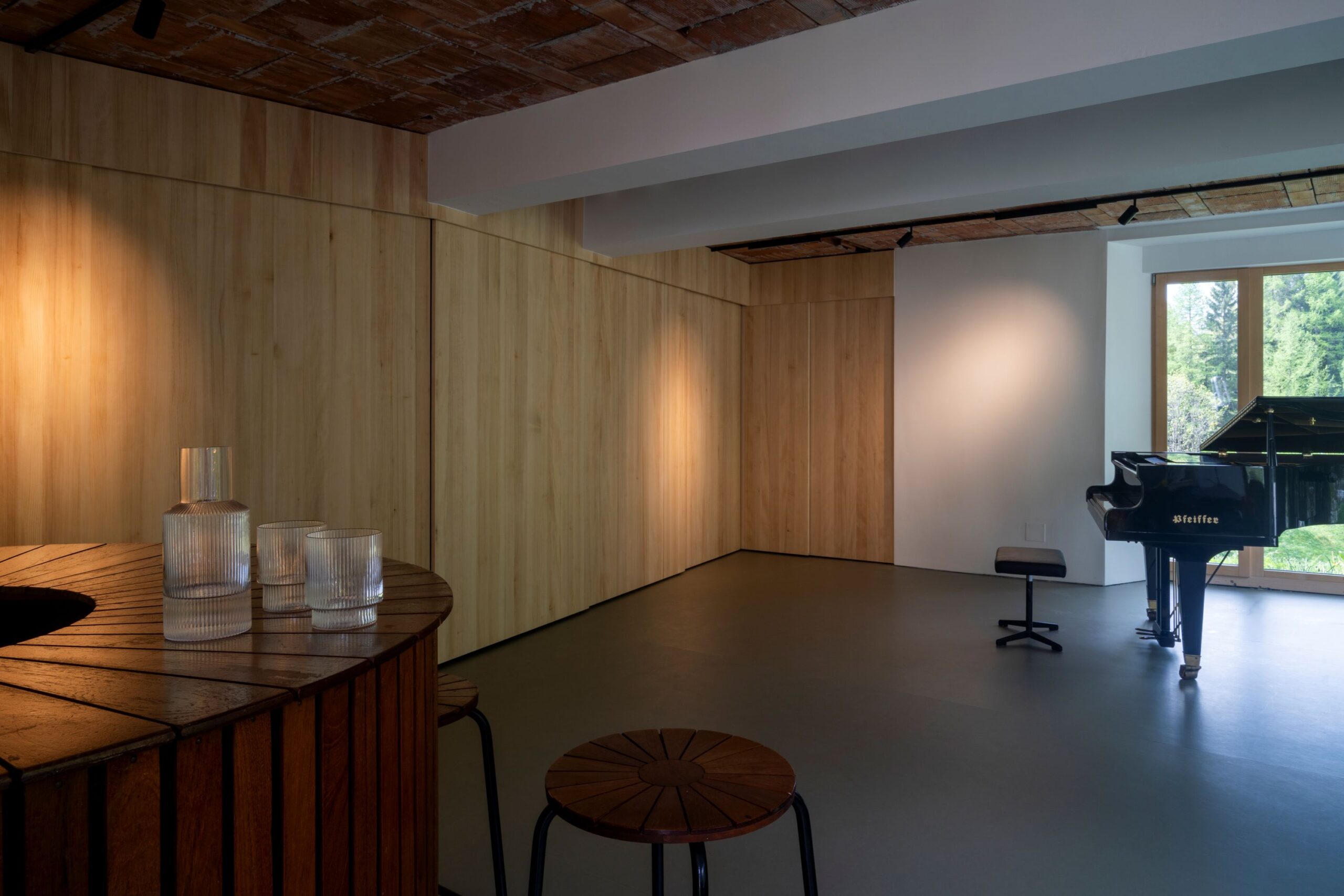 Piano Bar Et Armoires Petite 